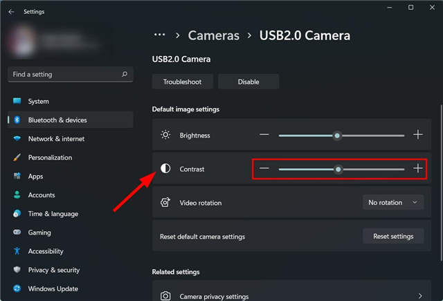 如何在 Windows 11 中更改相机设置?
