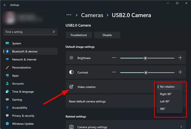 如何在 Windows 11 中更改相机设置?