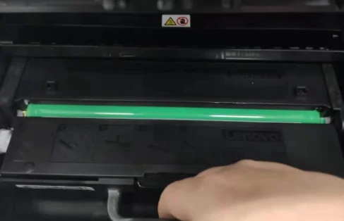 联想打印机怎么加墨粉(联想小新打印机换墨粉)